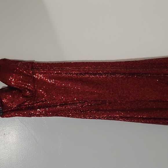 bariano red sequin dress | Dresses | Bariano Strapless Long With Train Minimal stretch Hotbods - 🍒🍒JUST ARRIVED 🍒🍒New
